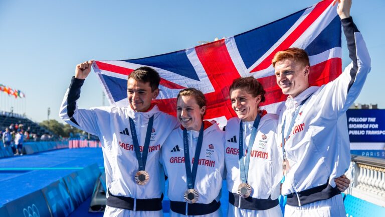 Alex Yee Georgia Taylor Brown Sam Dickinson Beth Potter Team GB Mixed Relay Paris 2024 Olympics flag photo credit World Triathlon