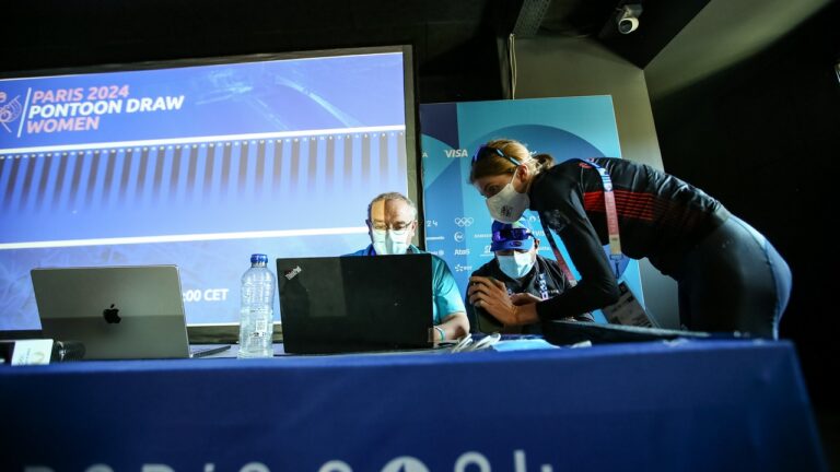 Beth Potter pontoon draw Paris Olympics 2024 photo credit World Triathlon