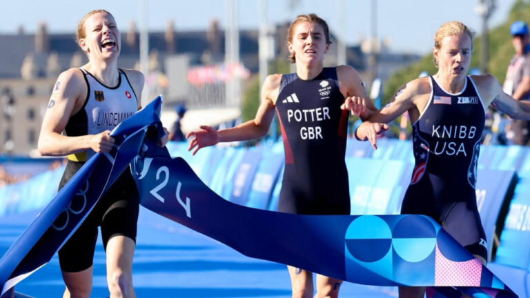 Paris 2024 Olympic games mixed relay triathlon sprint finish