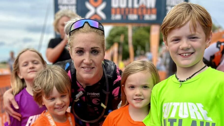 Natalie Lawrence wins Outlaw Triathlon 2023