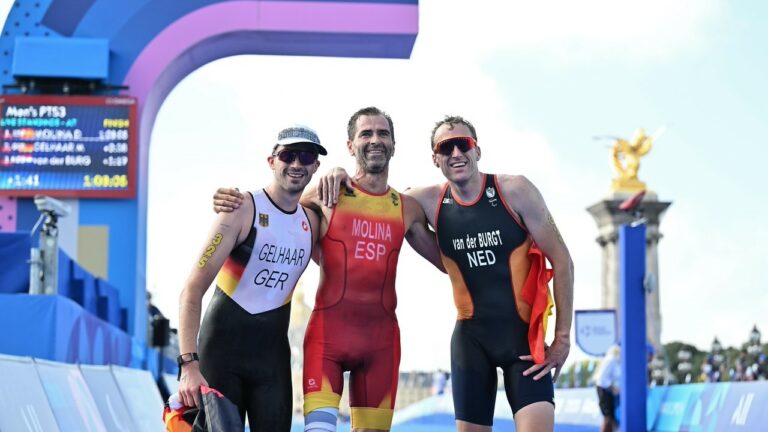 Paralympics Paris 2024 paratriathlon MEN PTS3 podium - Daniel Molina, Max Gelhaar, Nico van der Burgt