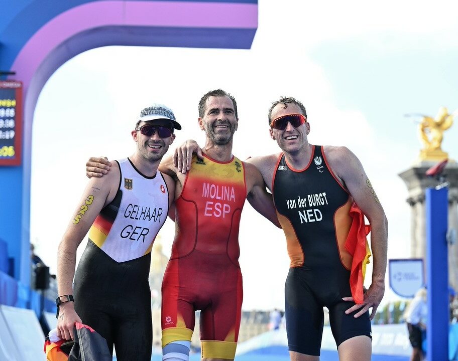 Paralympics Paris 2024 paratriathlon MEN PTS3 podium - Daniel Molina, Max Gelhaar, Nico van der Burgt