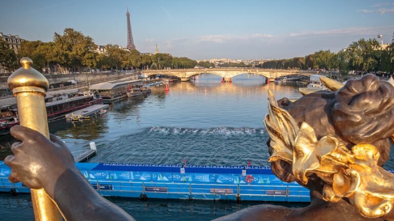 Paris triathlon river seine sunny [Photo credit: World Triathlon]