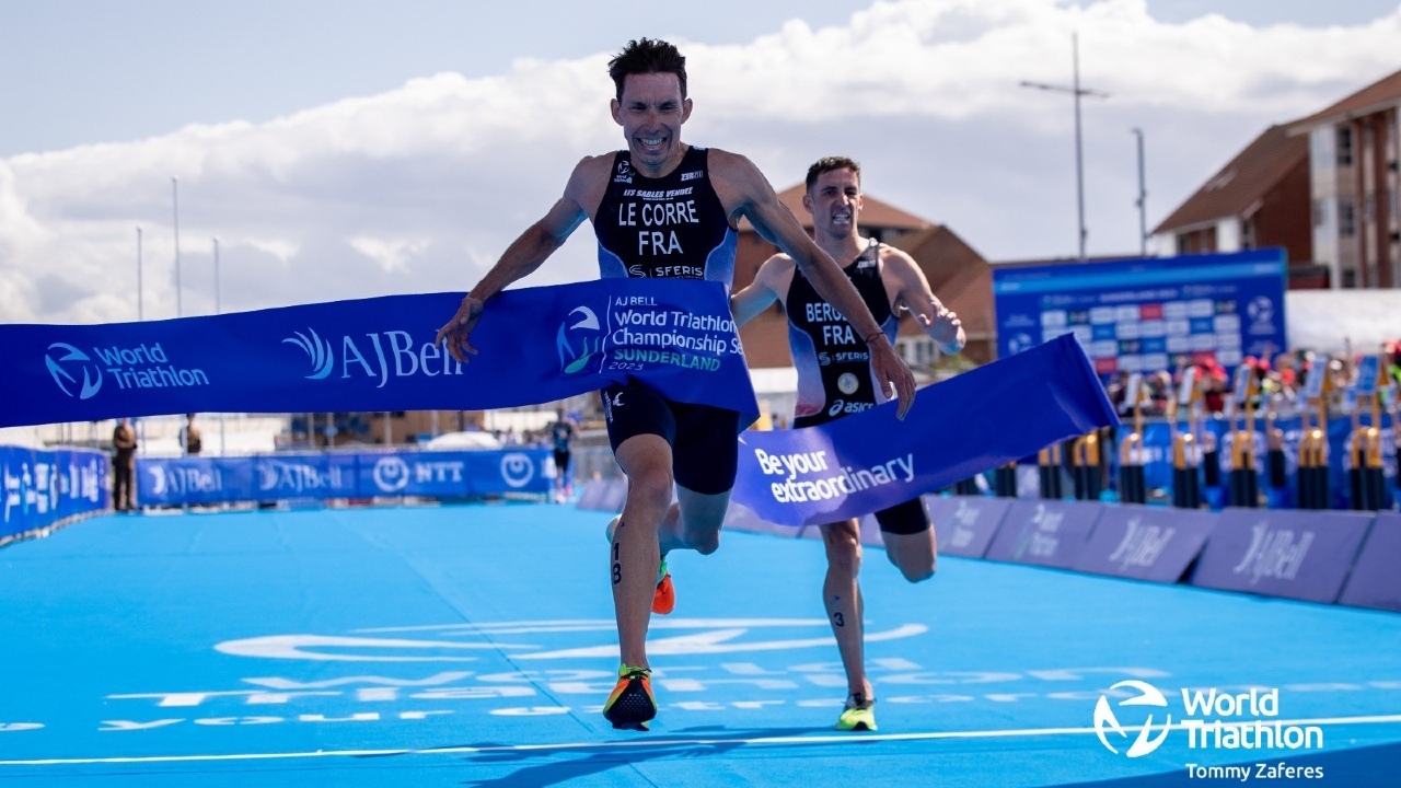 Pierre Le Corre Leo Bergere WTCS Sunderland finish 2023 photo credit World Triathlon / Tommy Zaferes