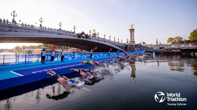 women dive off Paris Test Event 2023 photo credit World Triathlon